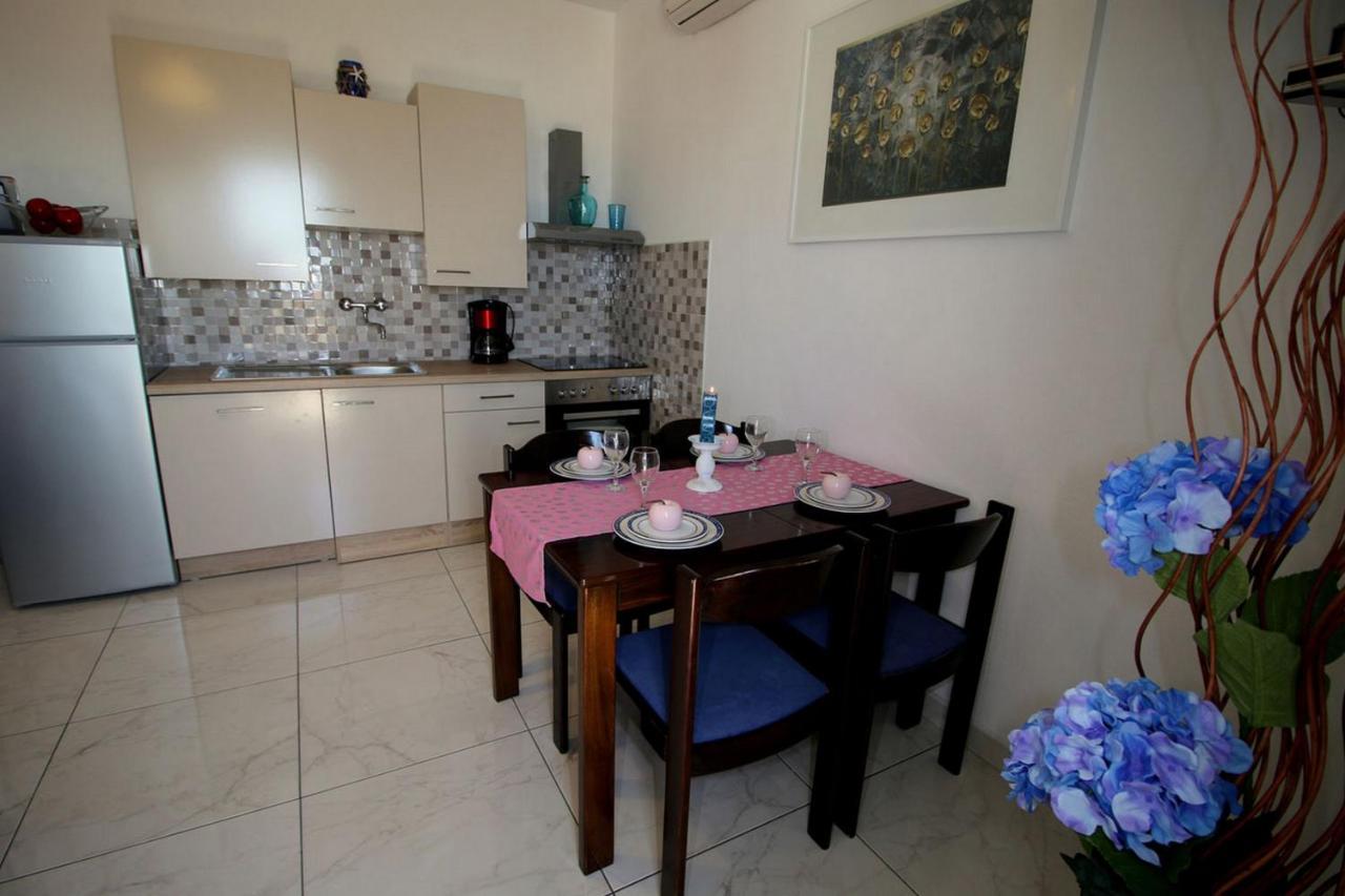 Villa Renipol Adults Only Сутиван Екстериор снимка